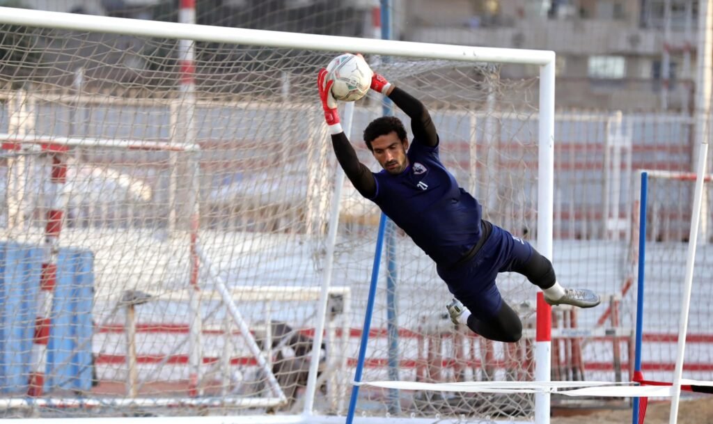 بعد راتب عواد الخرافي.. الزمالك يلجأ لنجمه السابق لحل أزمة حراسة المرمى