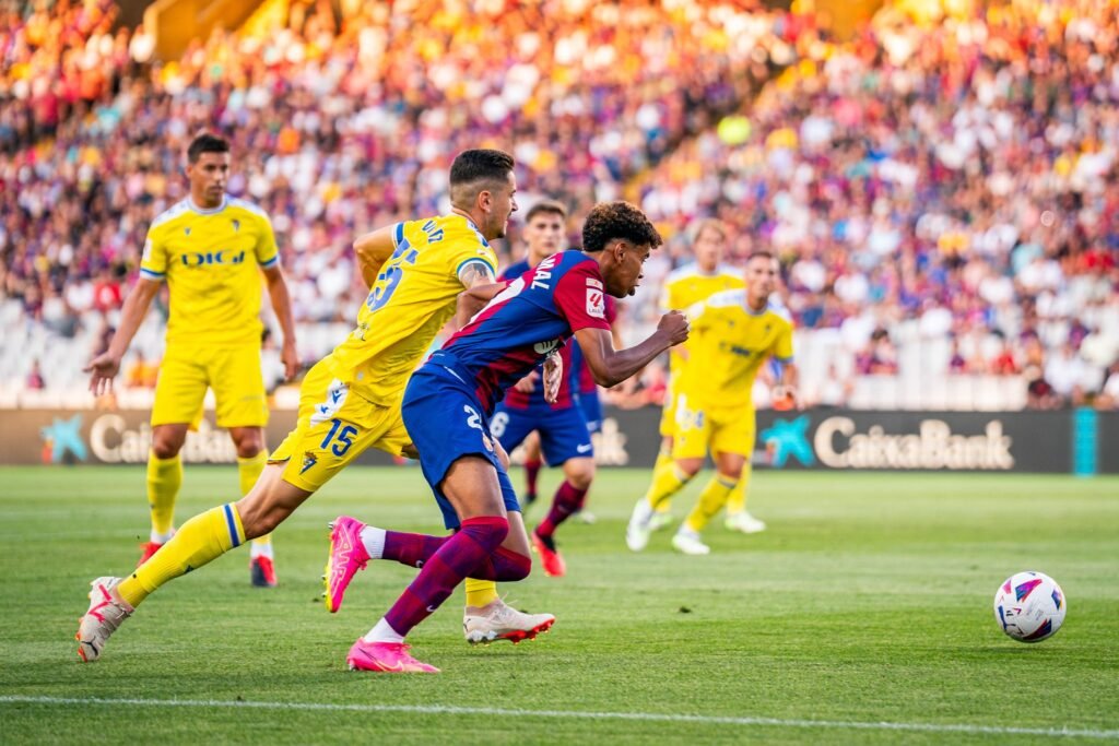 مليار يورو شرط جزائي.. برشلونة يحافظ على الطفل المعجزة ويقطع الطريق على مانشستر سيتي  