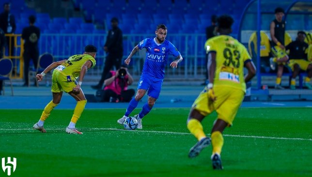 تمزق عضلي يُبعد لاعب التعاون عن مواجهة الهلال في الدوري